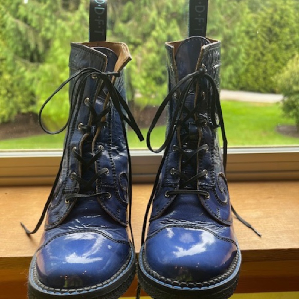 John Fluevog womans size 10 Blue Patten leather